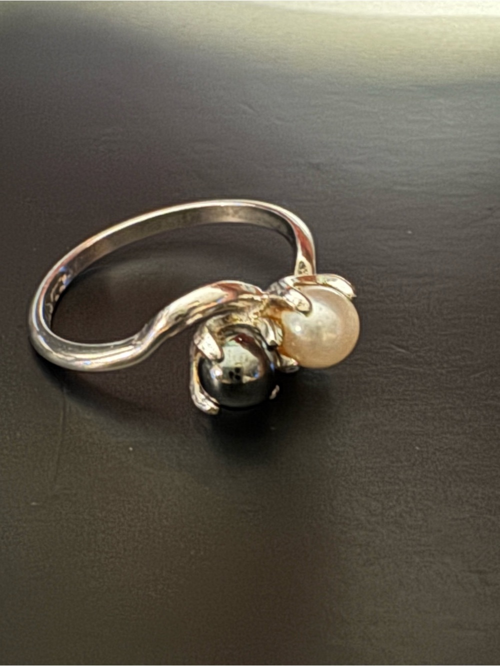 Sterling Silver Black and White Cultured Pearl Ring - Size 7.25 - Picture 5 of 6